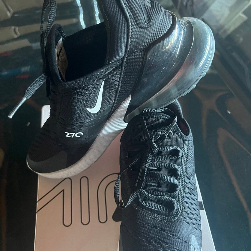 Size 9 mens - Picture 2 of 6